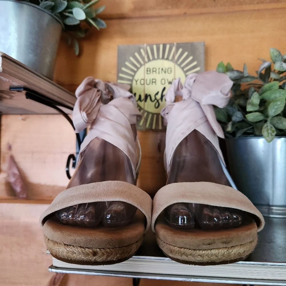 UGG Australia Trina Wedge Espadrille Jute Platform Sandals Ribbon 1099693 Sz 7.5
